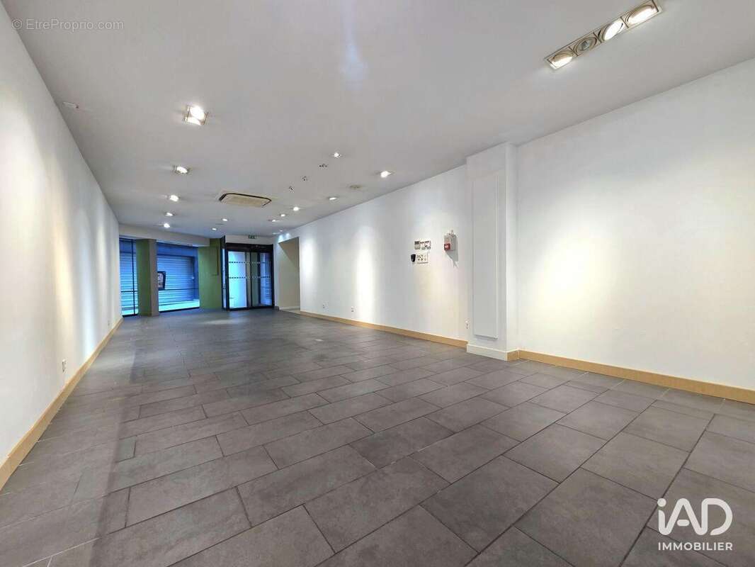 Photo 5 - Commerce à BAGNOLS-SUR-CEZE