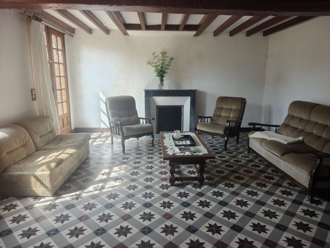 Maison de 205 m2 - 7 pièces avec 4 chambres - Dépendances - photo 6
