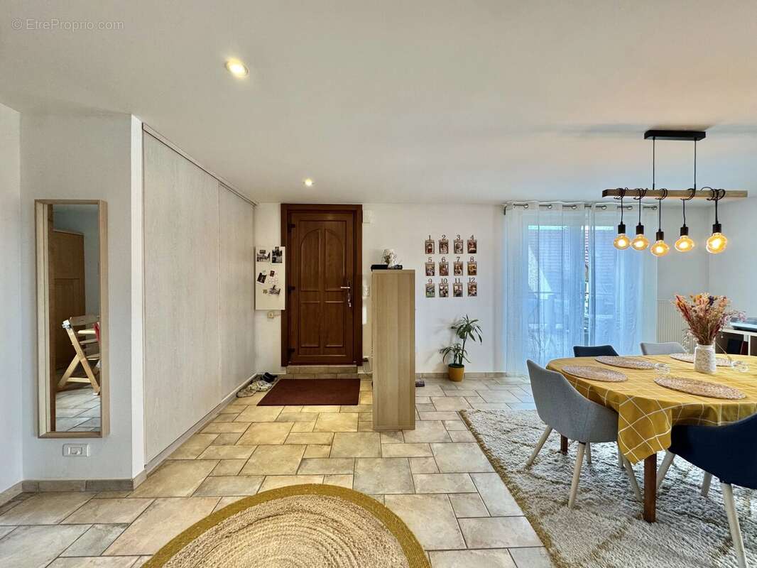 Appartement à STEINBRUNN-LE-HAUT