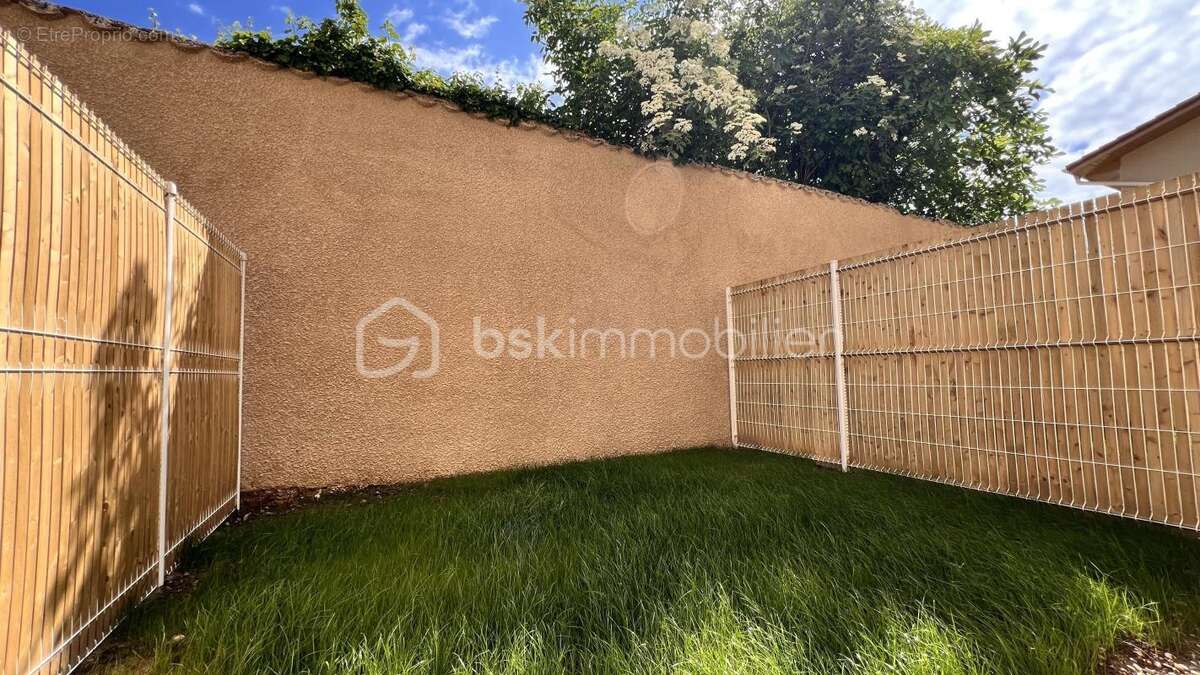 Appartement à NEYRON