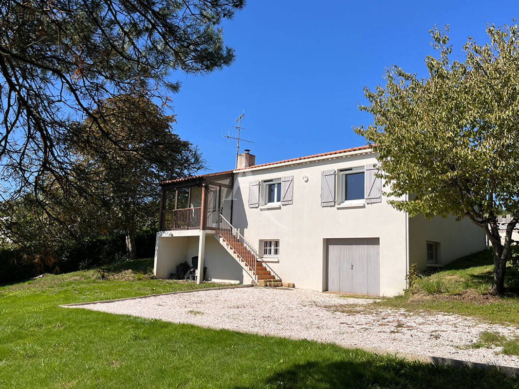 Maison à LE GIROUARD