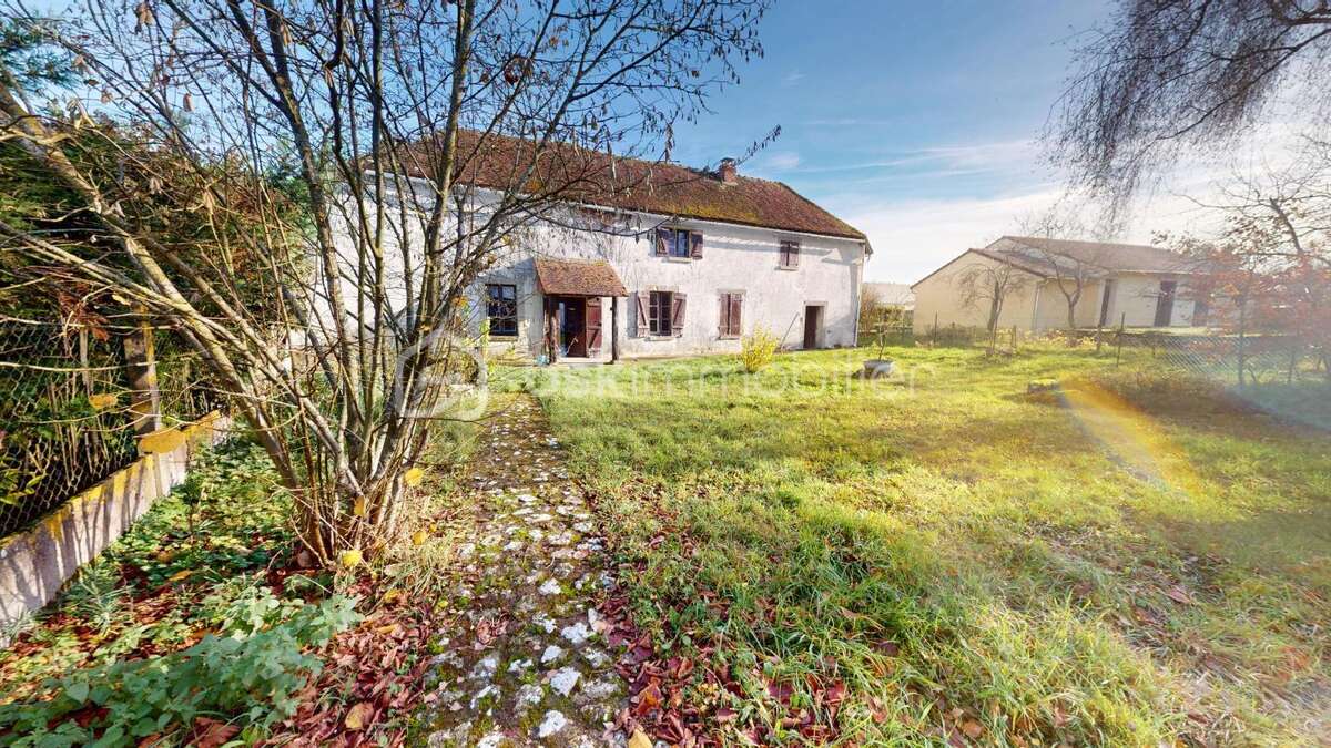 Maison à BEAUNE-LA-ROLANDE