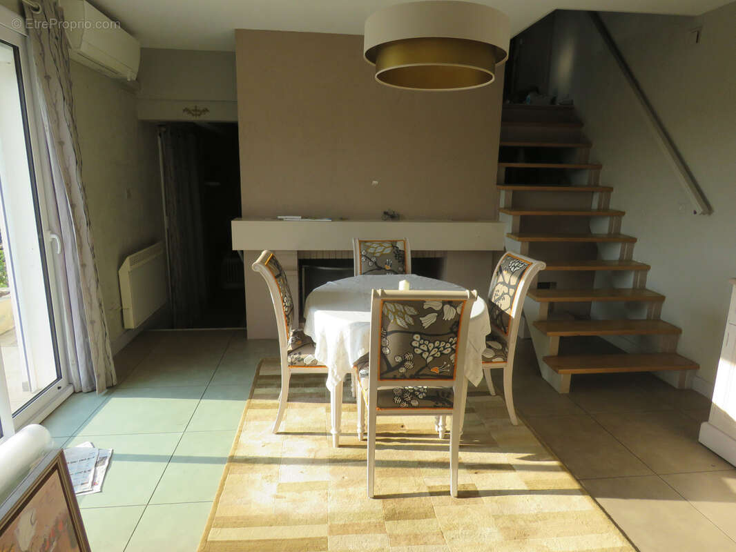 Maison à NOTRE-DAME-DE-SANILHAC