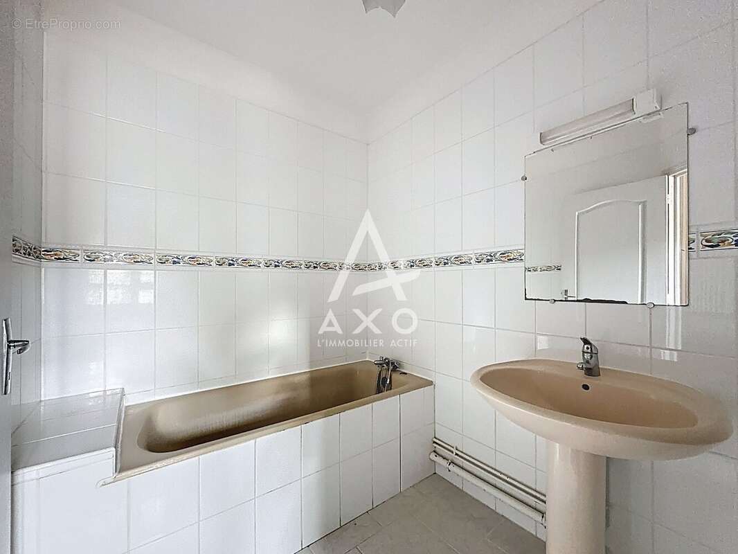 Maison à SAINT-VICTOR-DE-BUTHON