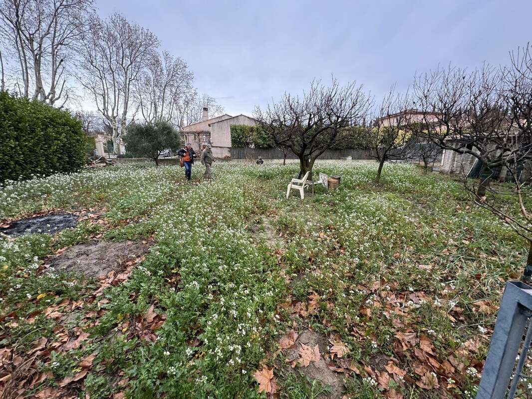 Terrain à PELISSANNE