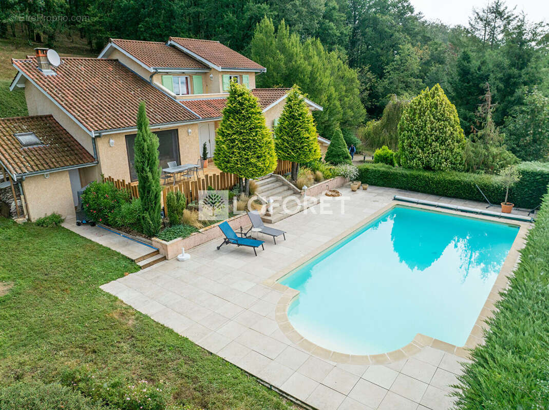 Maison à SAINT-LAURENT-DE-CHAMOUSSET