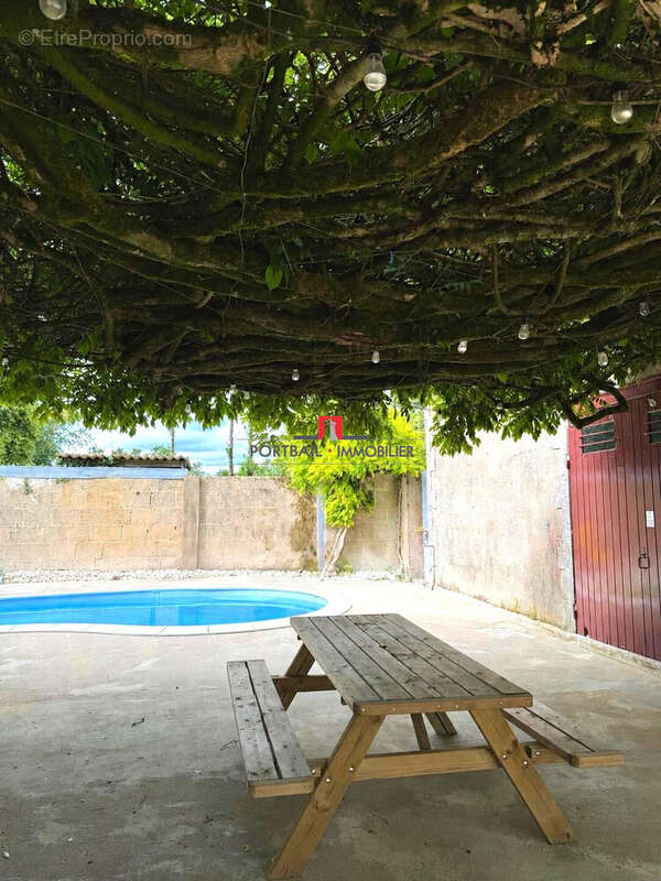 Maison 240 m² à Saint-Andre-De-Cubzac  - photo 3