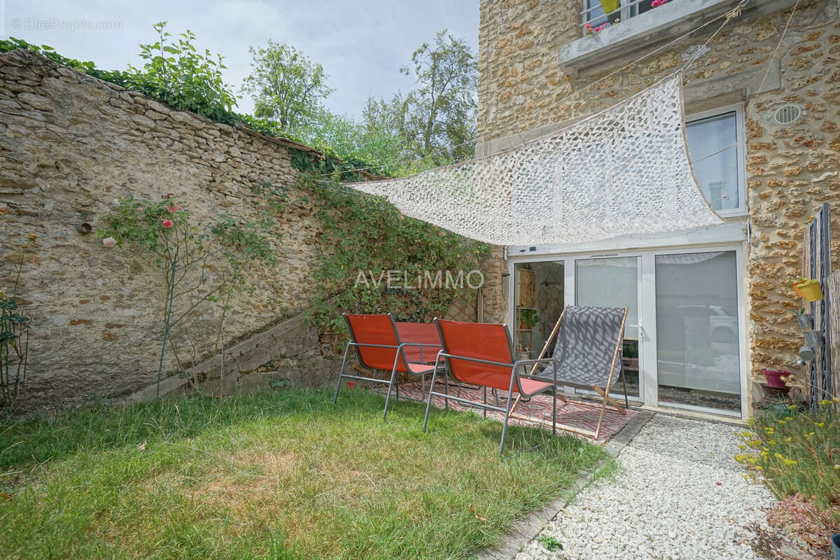 Appartement à LA QUEUE-LES-YVELINES