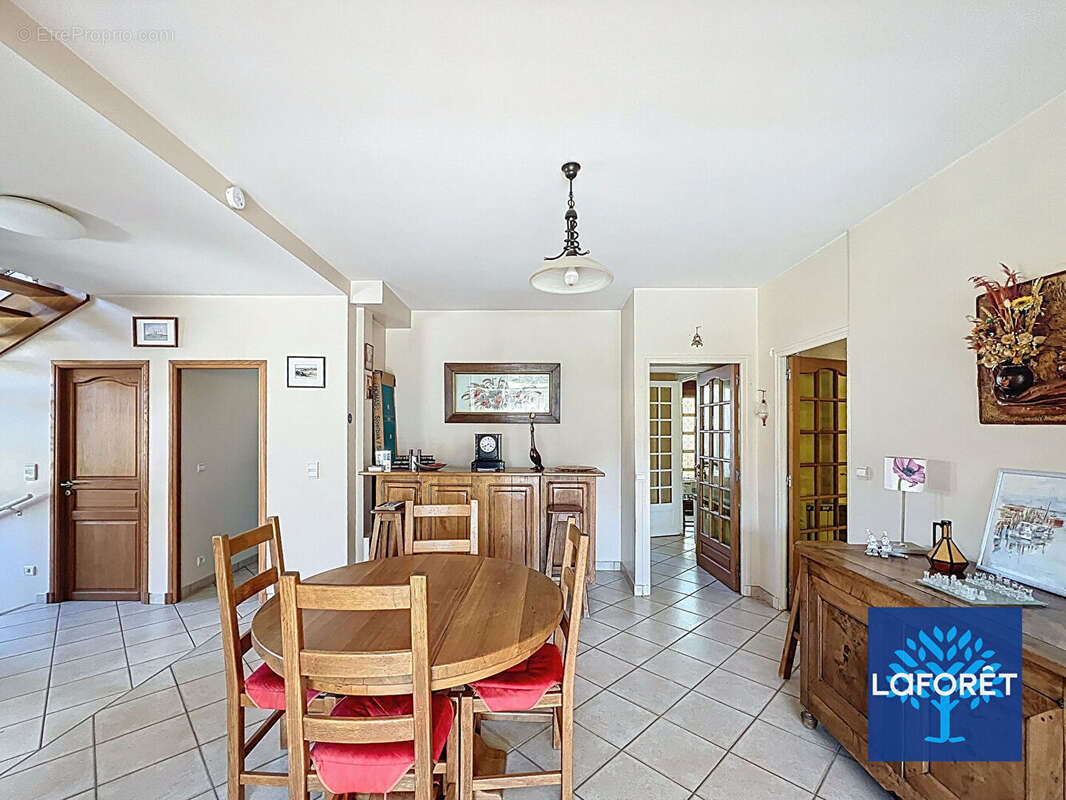 Maison à D'HUISON-LONGUEVILLE