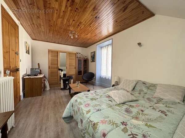 Maison avec garage et jardin attenant - photo 17