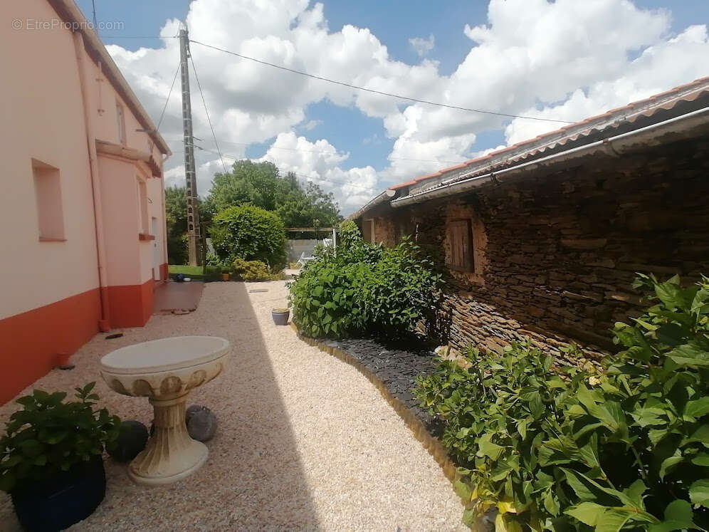 Maison à SAINT-ETIENNE-DE-MER-MORTE