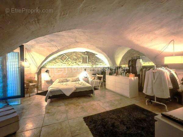 Maison à SAINT-CHAPTES