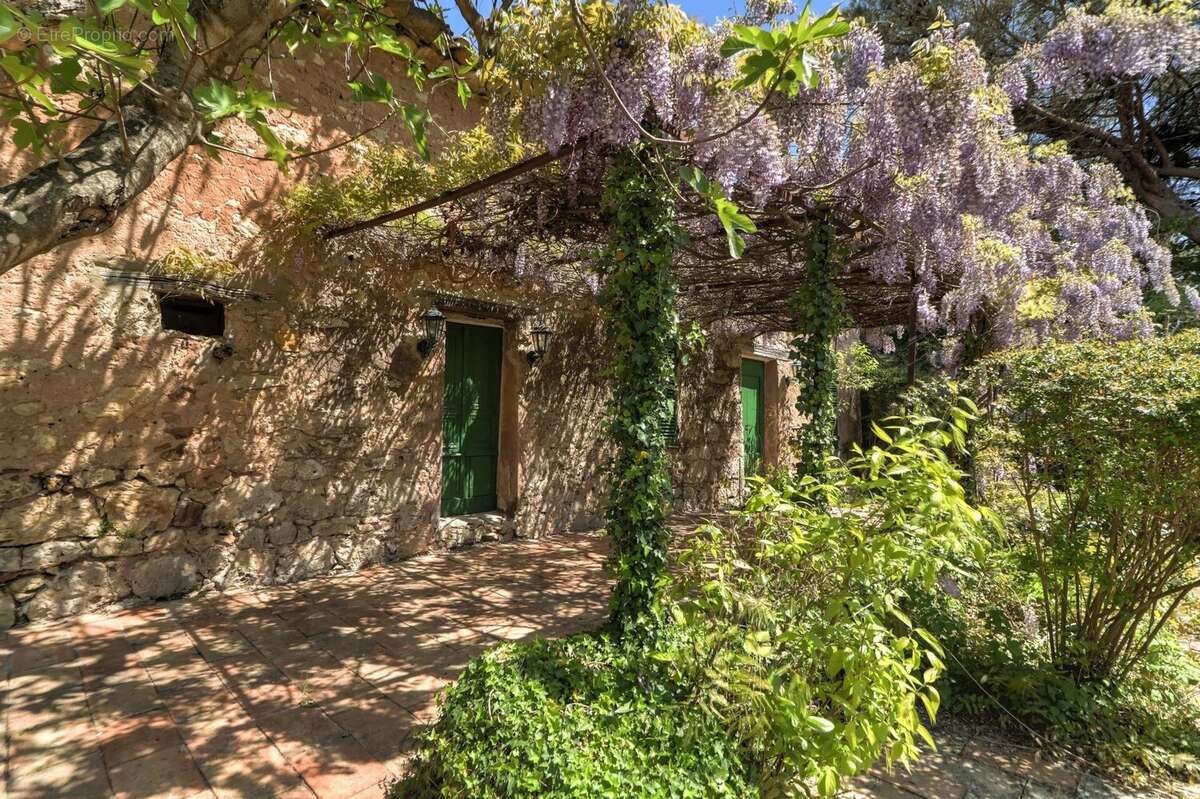 Maison à BAGNOLS-EN-FORET