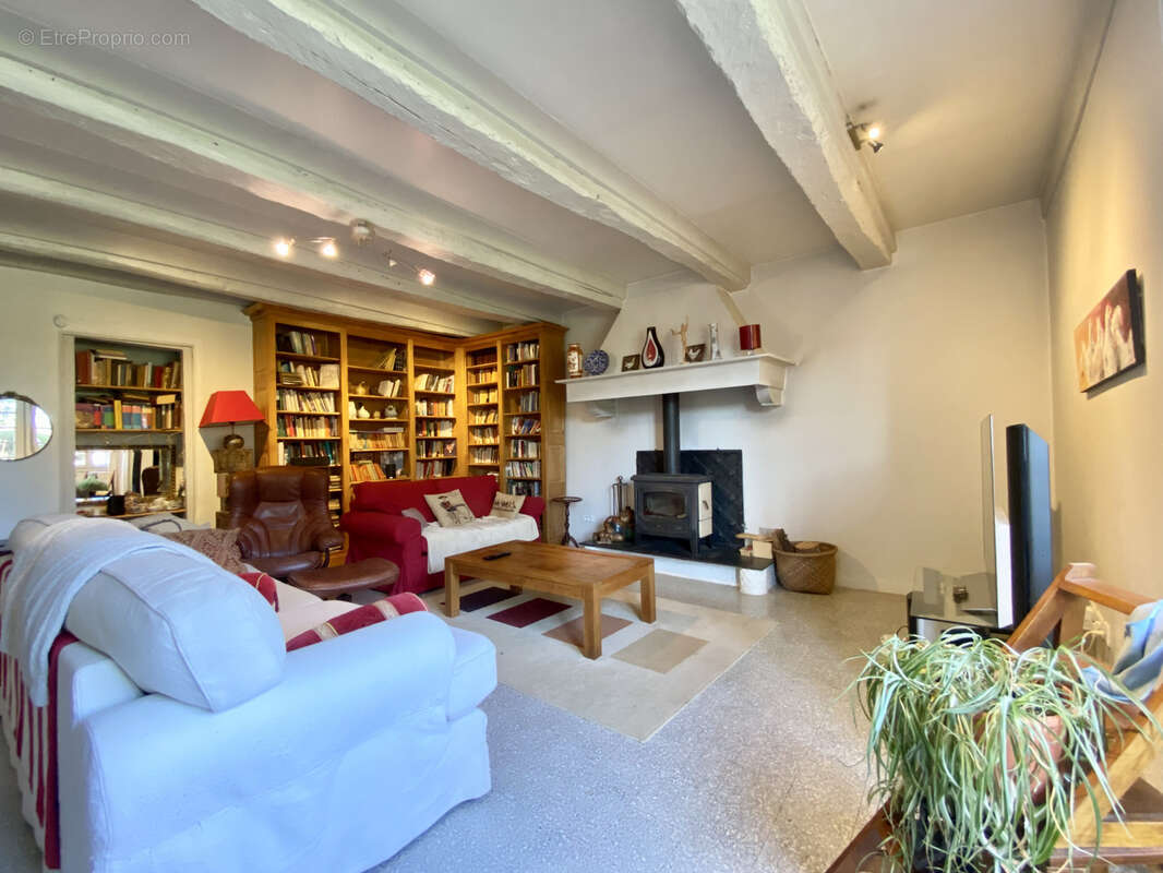 Maison à SAINTE-CECILE-DU-CAYROU