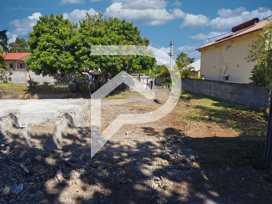 Terrain à SAINT-LOUIS