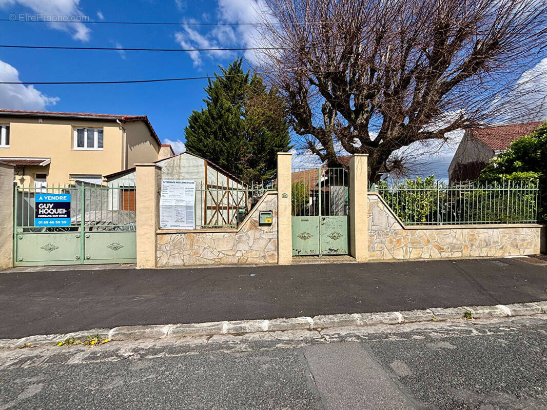 Terrain à MORSANG-SUR-ORGE
