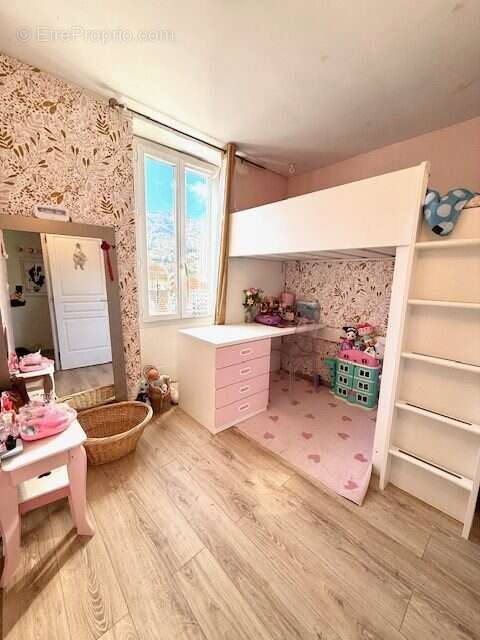 Appartement à CONTES