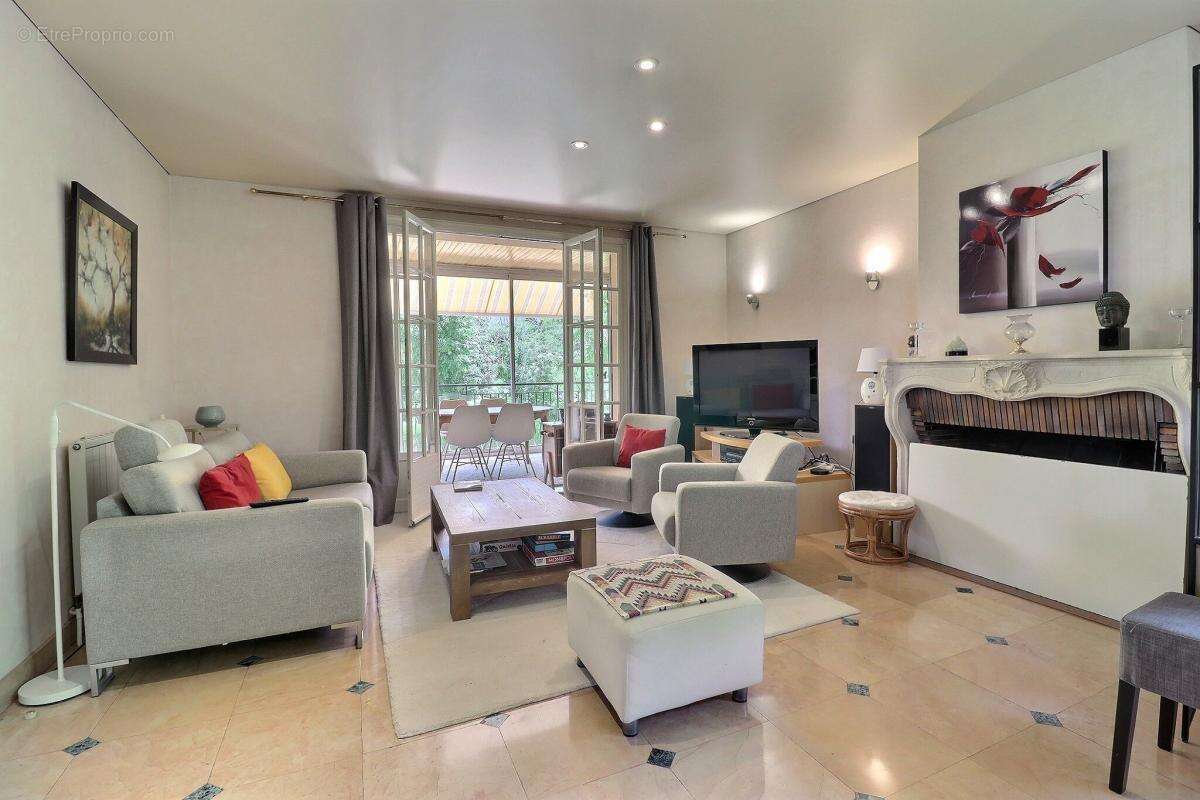 Entre vignes et panorama : belle propriété familiale, 5 chambres, jardin, terrasse et garage - photo 2