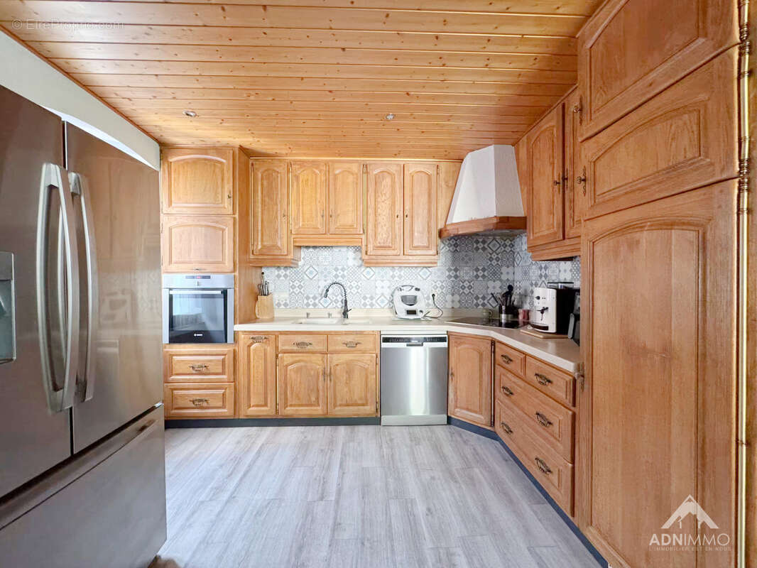 Appartement à COLLONGES