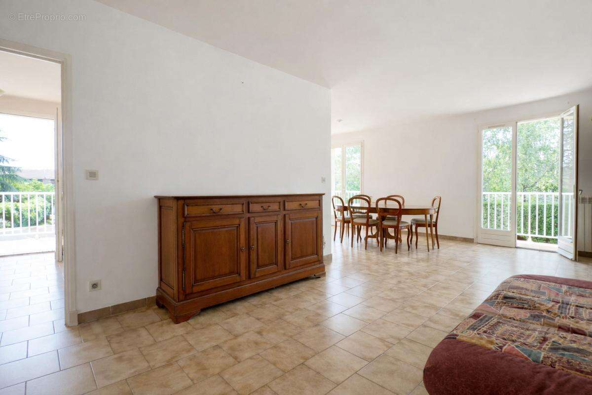 Maison 5 Pièces de 92 m2 avec piscine et garages à Laboutarié 81120 - photo 5