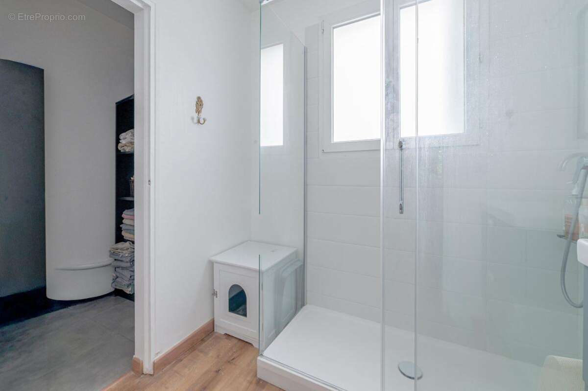 Saint-denis - appartement rénové avec balcon plein sud - photo 14