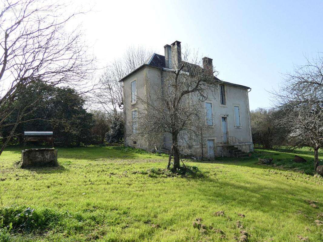 Maison Nailhac 160 m2 / 4 chambres / grange / hangar / terrain 1 hectare - photo 3