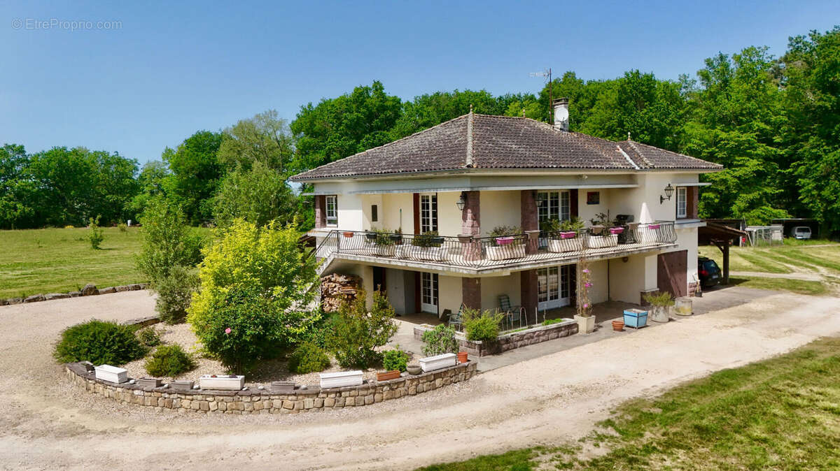 Maison à MONFAUCON