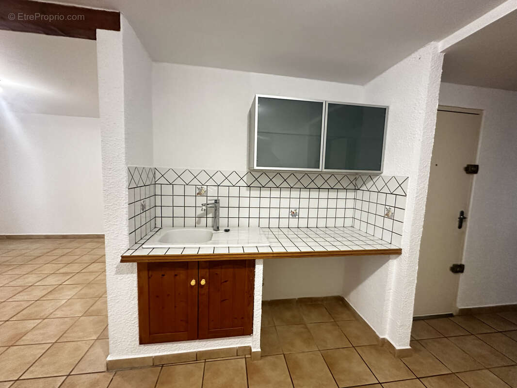 Appartement à SOLLIES-PONT