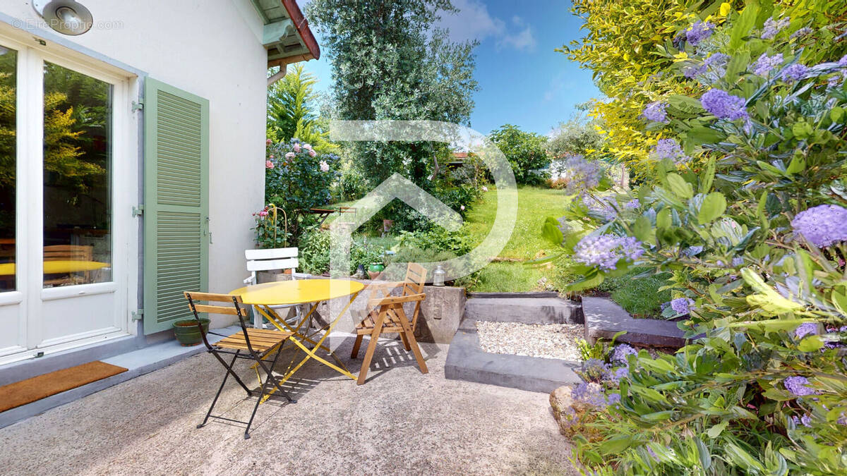 Maison à MAREIL-MARLY