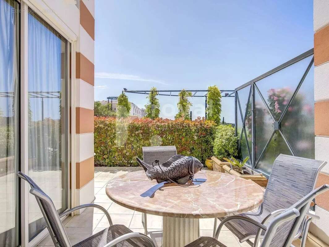 Appartement à MOUGINS