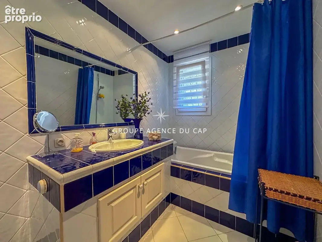 A vendre  la bouverie villa provencale plain pied piscine garage - photo 13