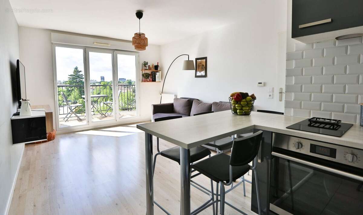 Séjour depuis cuisine F3 Noisy le Grand  - Appartement à NOISY-LE-GRAND