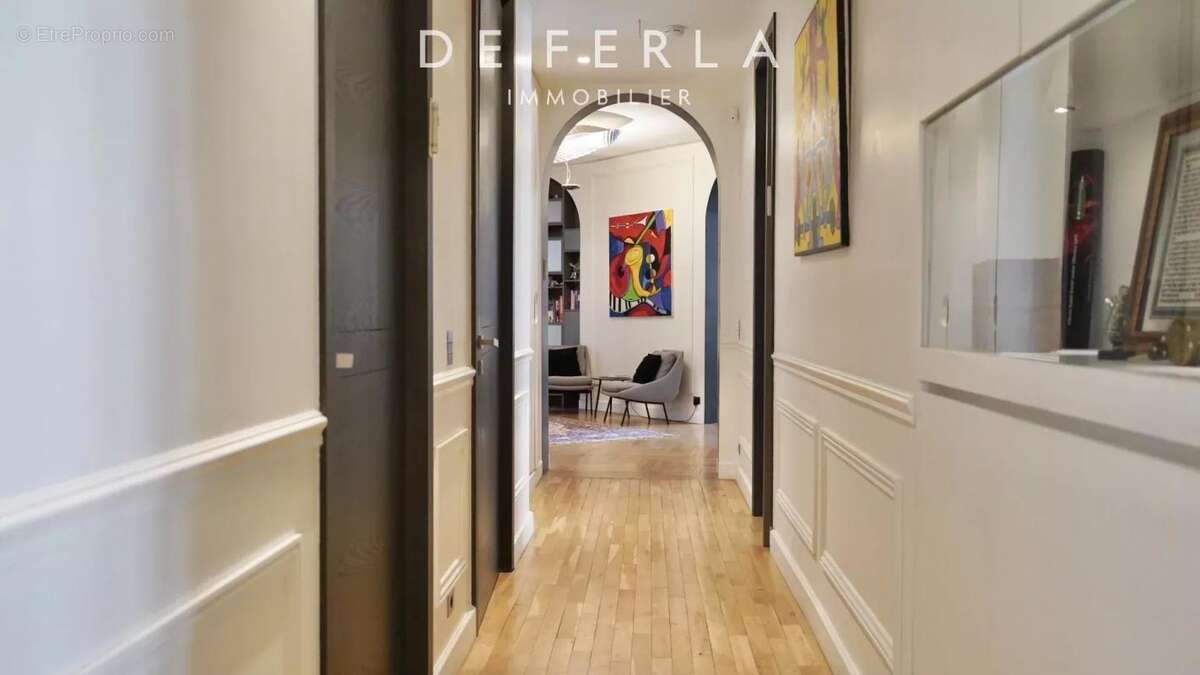 Appartement à PARIS-16E