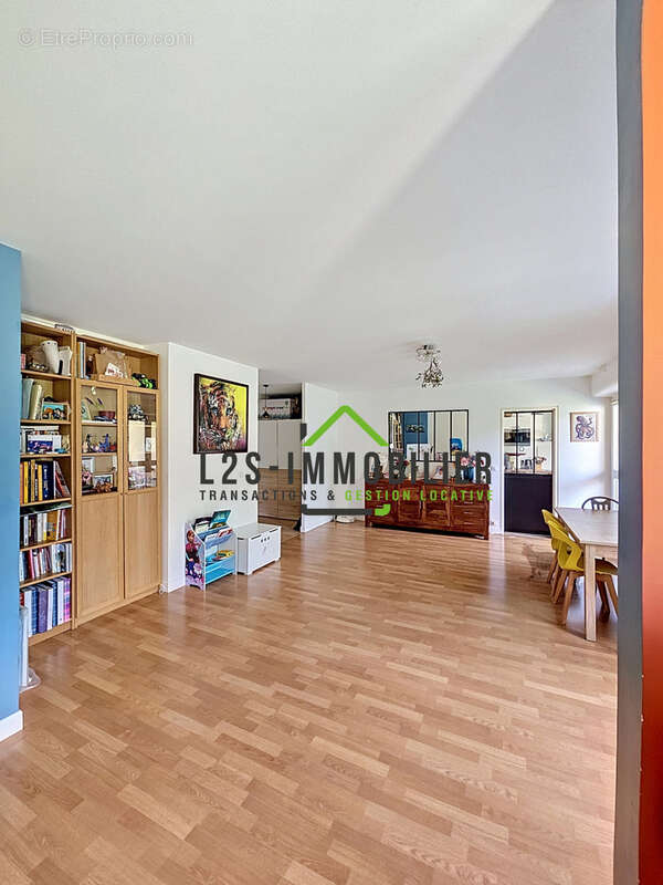 Appartement à EZANVILLE