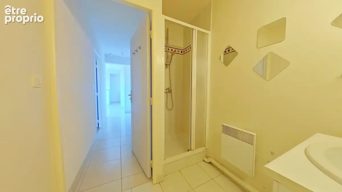 Dernier etage - avenue jean jaurès - apt t2 43m2 avec grand balcon, cave et parking - photo 10
