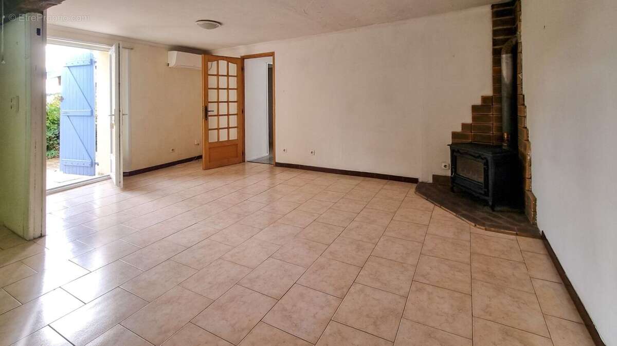 piece a vivre - Maison à VILLARZEL-DU-RAZES