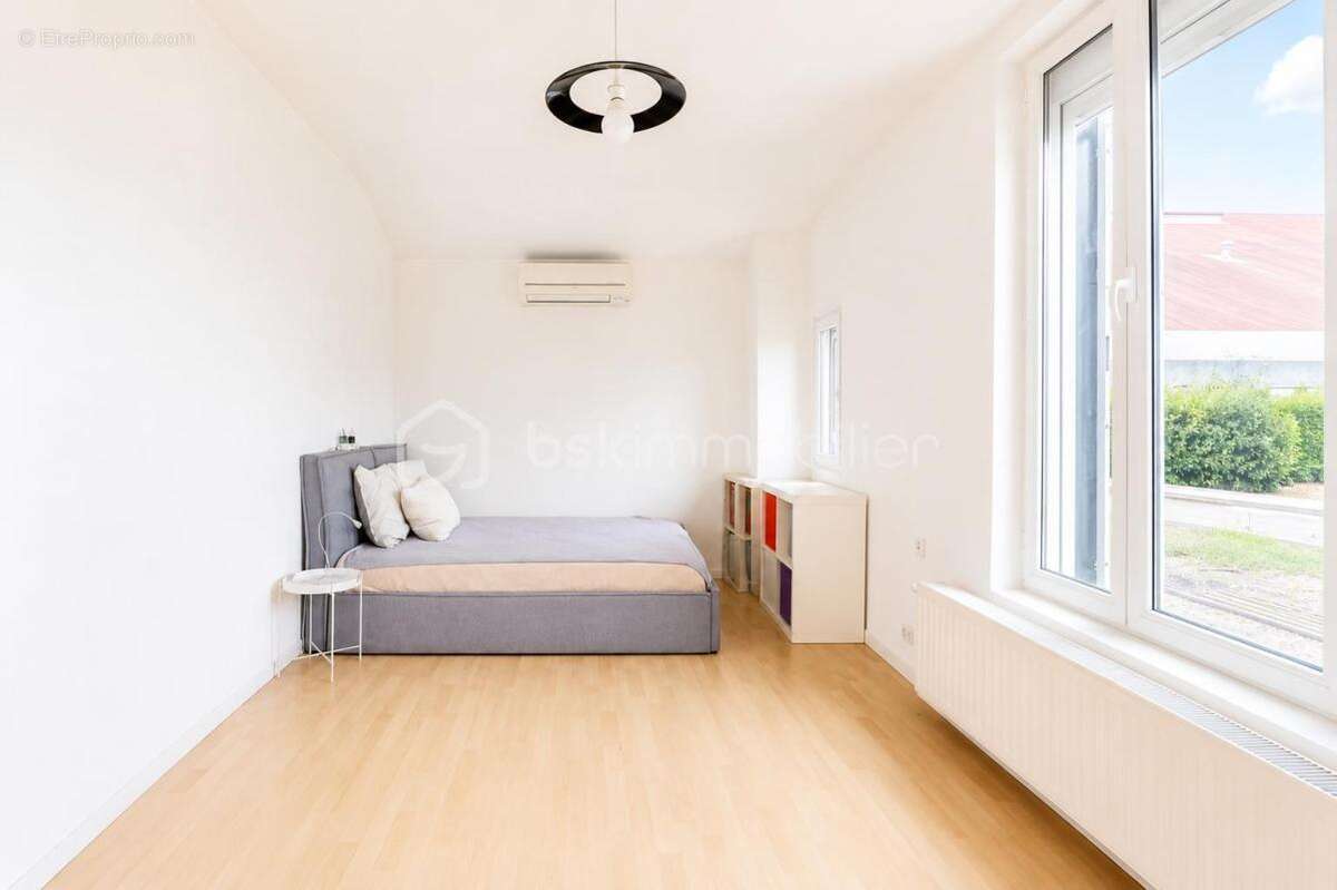 Colombes – maison d’architecte de 193 m² avec dépendance, sous-sol total et jardin paysager – un bien rare aux portes de paris - photo 9