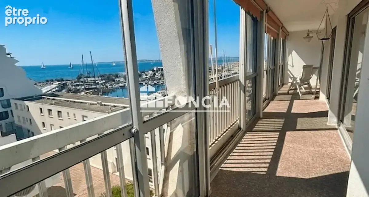 Centre-ville – Appartement 3 pièces d'angle avec vue port et mer - photo 2