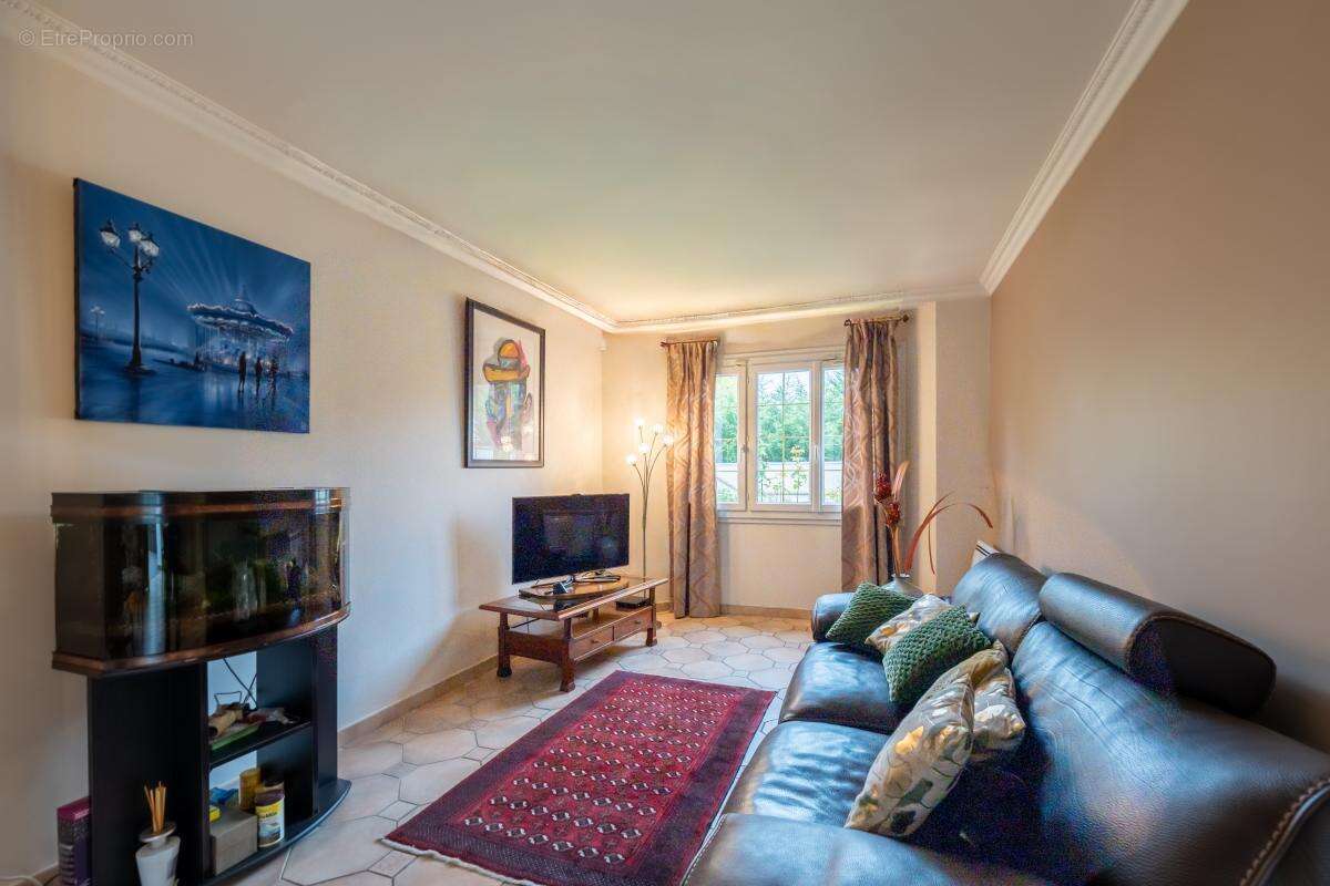 Maison à LA QUEUE-EN-BRIE