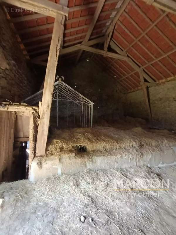 Maison à SAINT-HILAIRE-LE-CHATEAU