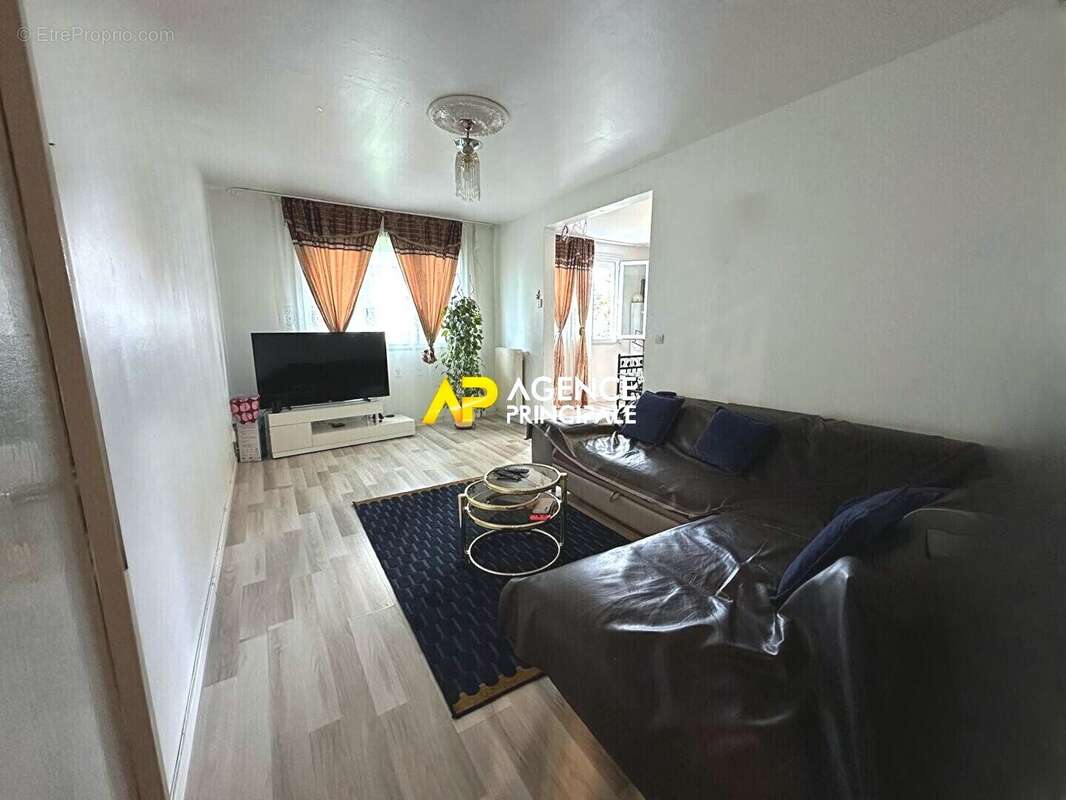 Appartement 4 pièces, 2 chambres avec parking et cave - photo 2