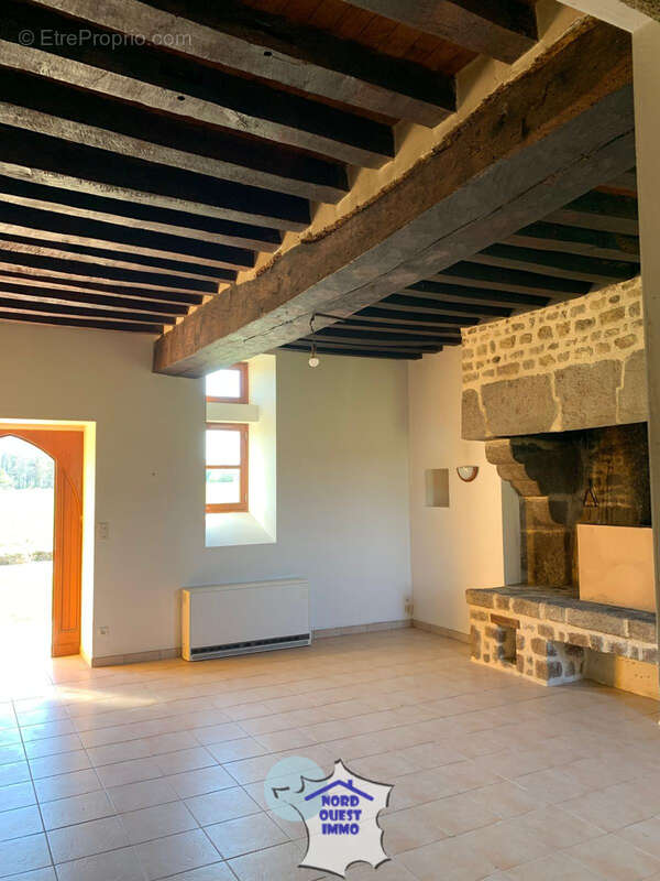 Maison à AMBRIERES-LES-VALLEES