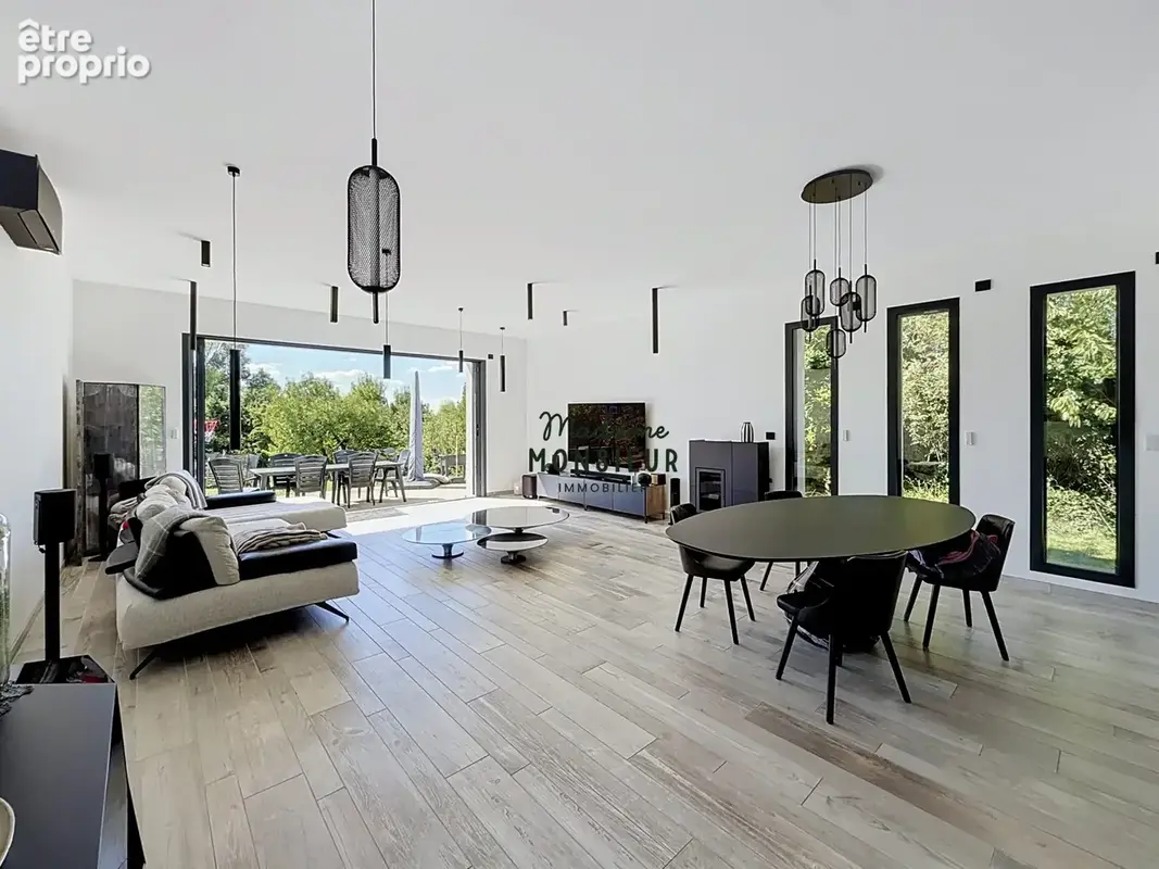 Maison 6 pièces 199 m² à vendre à Saint-Pierre-De-Chandieu (69780) - photo 2