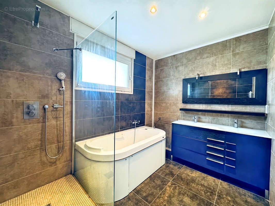 Appartement à ANSE