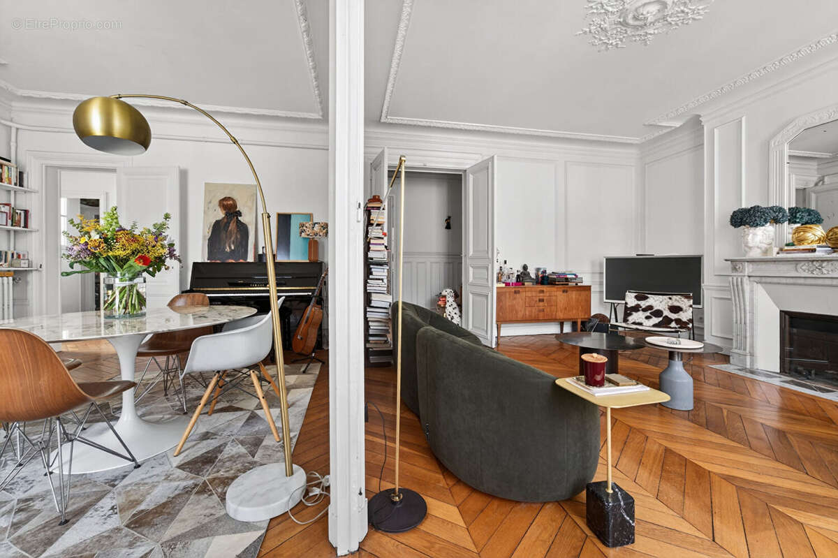 Appartement à PARIS-7E