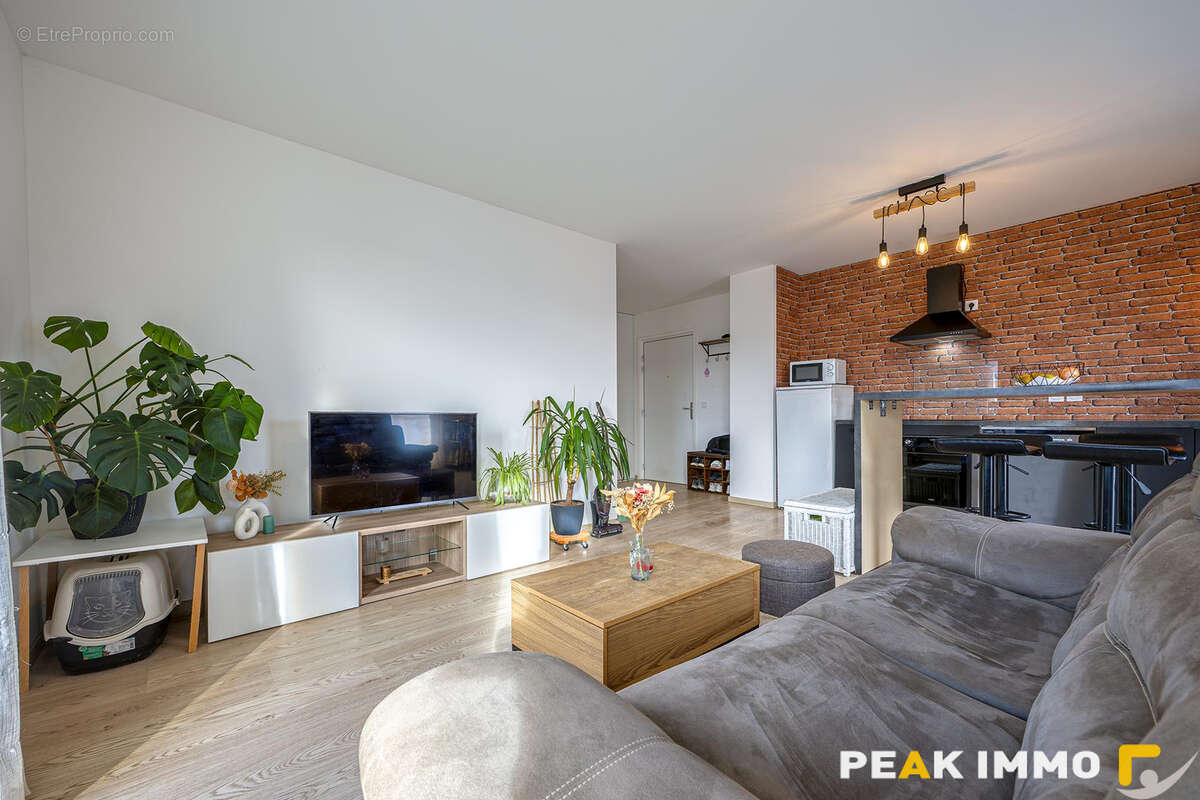 Appartement à SALES