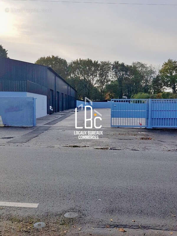 Commerce 145 m² à Suce-Sur-Erdre  - photo 3