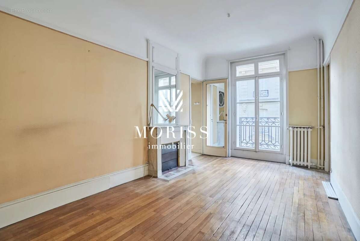 Appartement à PARIS-17E