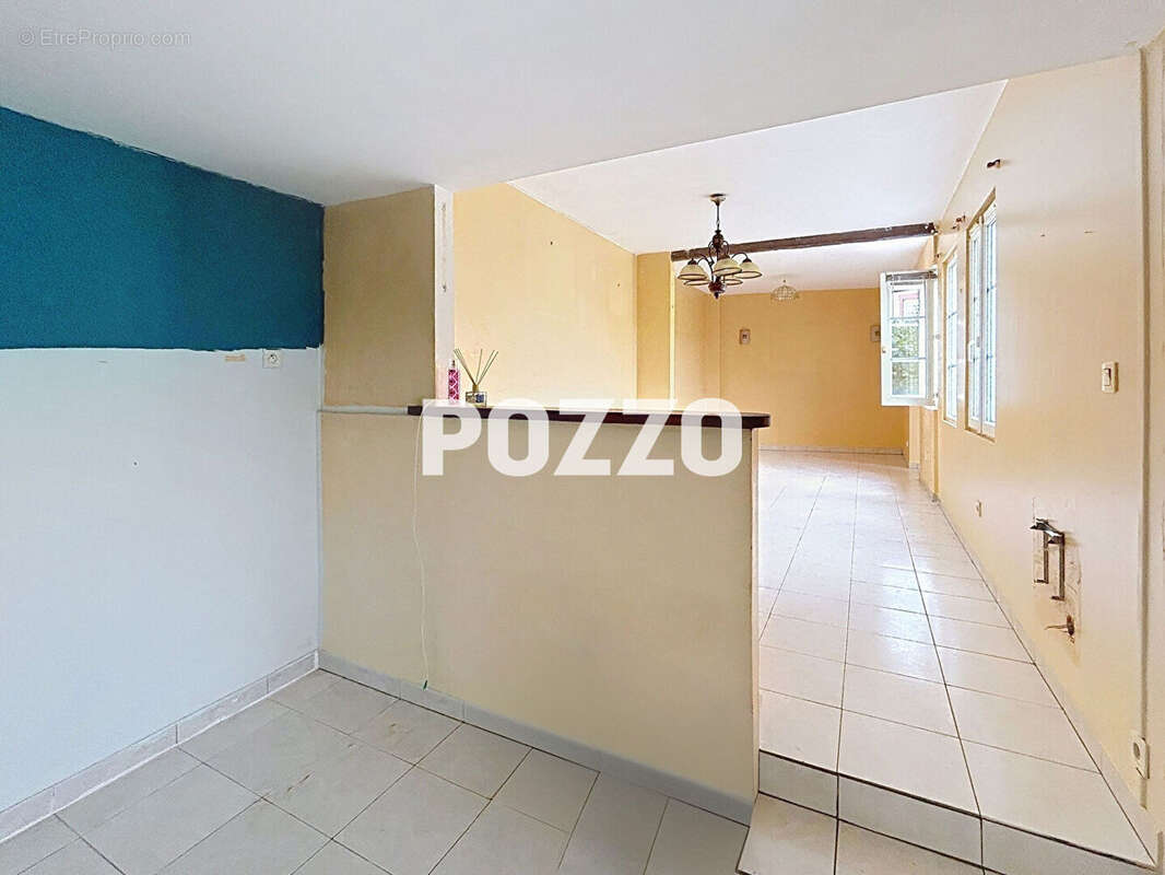 Maison à DONVILLE-LES-BAINS