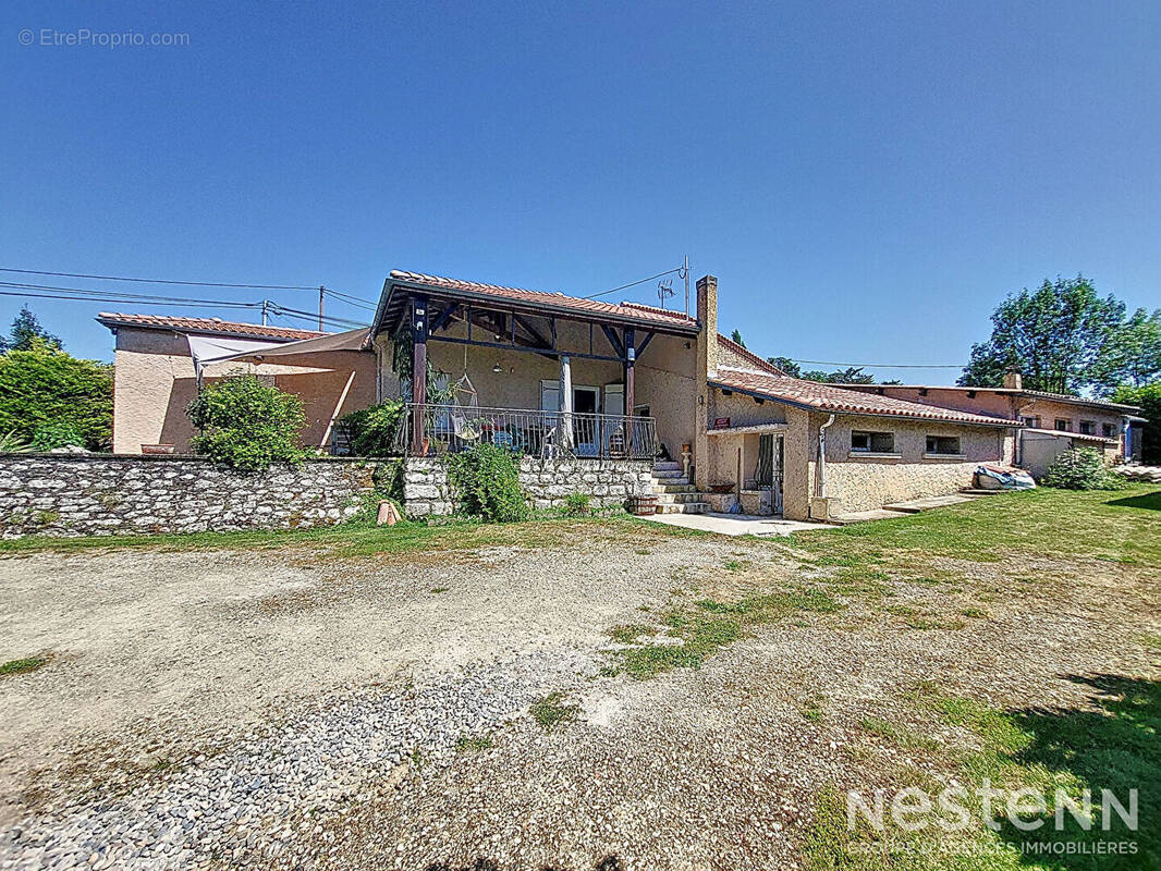 Maison à COURRENSAN
